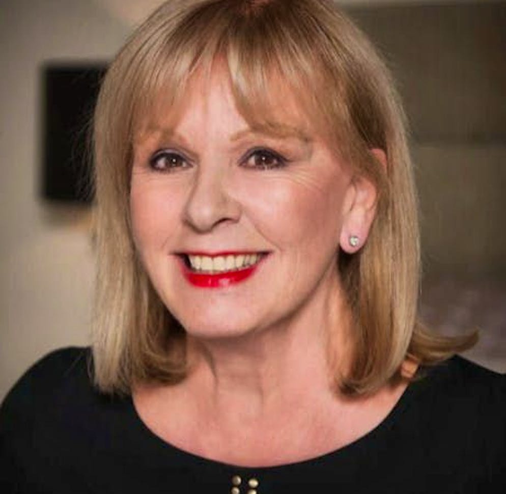 La londinese Jo Hansford ha curato i capelli della regina Camilla per oltre 35 anni.