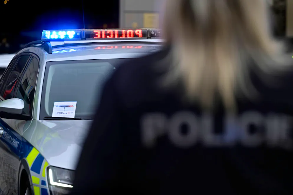 Die Polizei in Tschechien hat einen Mann verhaftet, der eine Frau drei Monate lang eingesperrt und missbraucht hat.