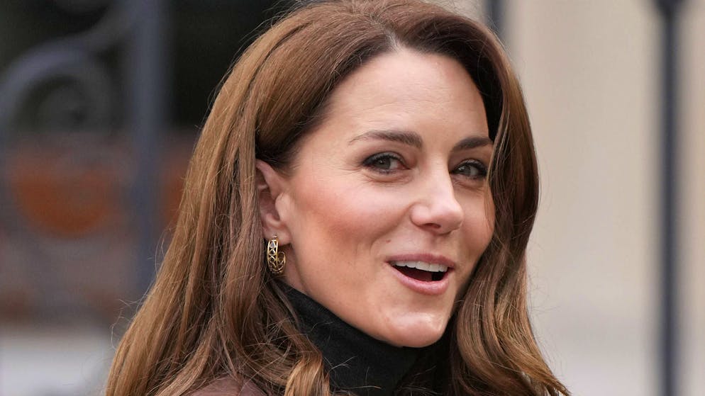 Royal Family. Kate riprende i suoi doveri reali. Ma è polemica sulla sua vacanza a Mustique