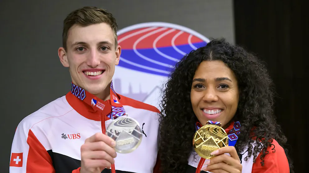 Dieses Bild dürfte sich wiederholen: An der Hallen-EM in Apeldoorn liegen für Simon Ehammer oder Mujinga Kambundji die Medaillen wie schon an der Hallen-WM 2022 in Belgrad (Bild) bereit