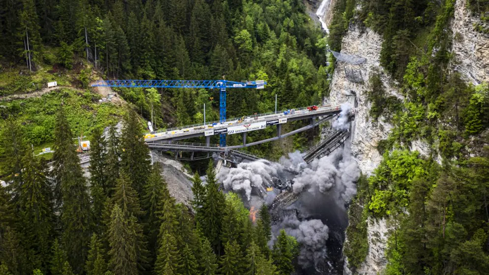 Il viadotto di Castiel fra Coira e Arosa è stato sostituito lo scorso maggio da una nuova costruzione. (immagine d'archivio)