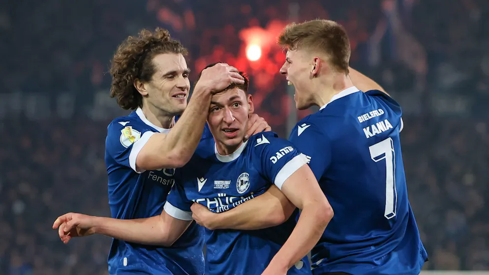 Marius Wörl (M) schoss Arminia Bielefeld mit 1:0 in Führung.