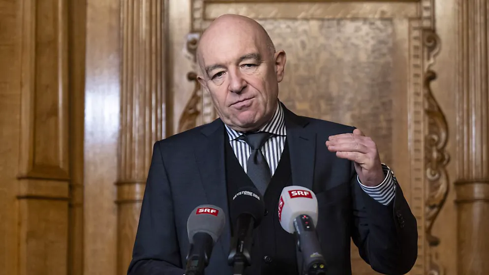 Ständerat Daniel Jositsch (SP/ZH) erklärte als Präsident der Rechtskommission, dass die SVP-Nationalräte Thomas Aeschi und Michael Graber nach dem Gerangel mit Bundespolizisten im Parlamentsgebäude kein Strafverfahren erdulden müssen.