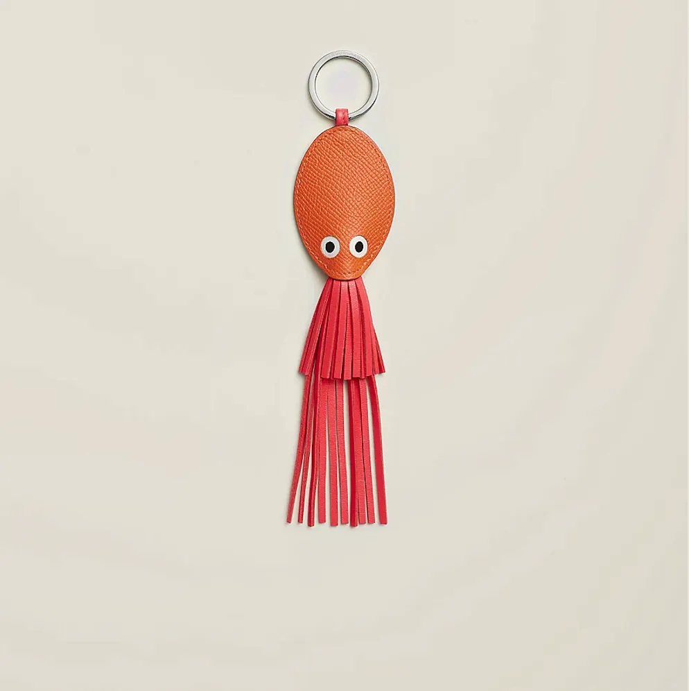 Charms für Taschen sind jetzt der letzte Schrei. «Poulpe»-Anhänger von Hermès für 590 Franken.  
