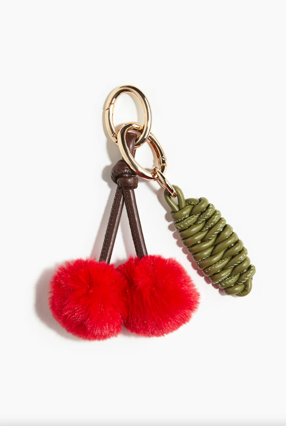 Charms für Taschen sind jetzt der letzte Schrei. Kirschen-Anhänger für die Tasche von H&M für rund 30 Franken. 
