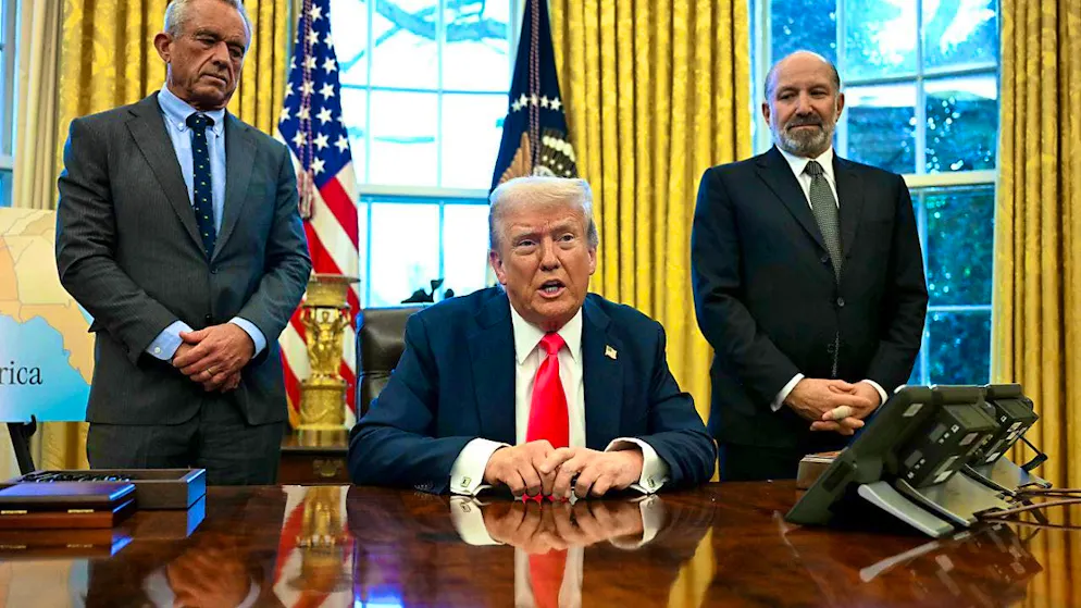 US President Donald Trump speaks to reporters before signing an executive order as Health Secretary Robert F. Kennedy Jr. (l) and Commerce Secretary Howard Lutnick listen in the Oval Office of the White House. Photo: Uncredited/Pool/AP/dpa