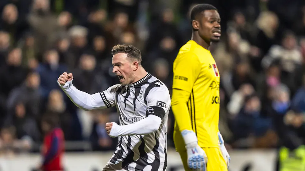 Xherdan Shaqiri kann nach seinem Penalty-Fehlschuss am Ende doch noch jubeln.