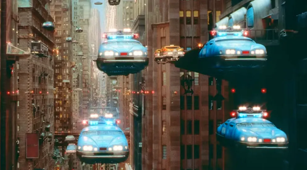 Im Film «Das fünfte Element» gehören fliegende Autos zum Alltag.