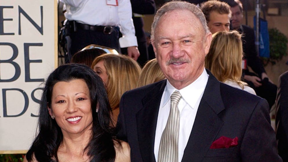 Gene Hackman und Betsy Arakawa tot im Haus aufgefunden. Schauspieler Gene Hackman kommt mit seiner Frau Betsy Arakawa zur 60. jährlichen Verleihung der Golden Globe Awards in Beverly Hills. Das Paar wurde nach Angaben des Sheriffs von Santa Fe County am Mittwoch, 26. Februar 2025, in ihrem Wohnsitz tot aufgefunden.