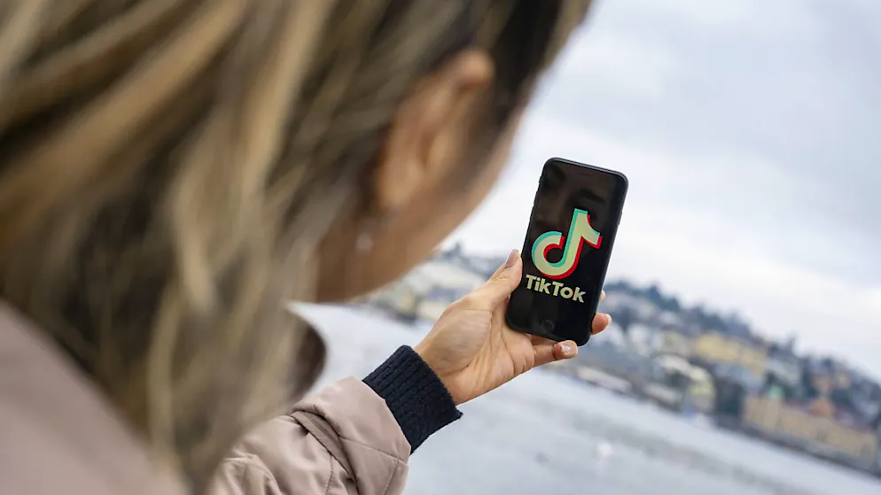 Der Bundesrat will ein Verbot für soziale Plattformen wie Tiktok für unter 16-Jährige in einem Bericht prüfen. (Themenbild)