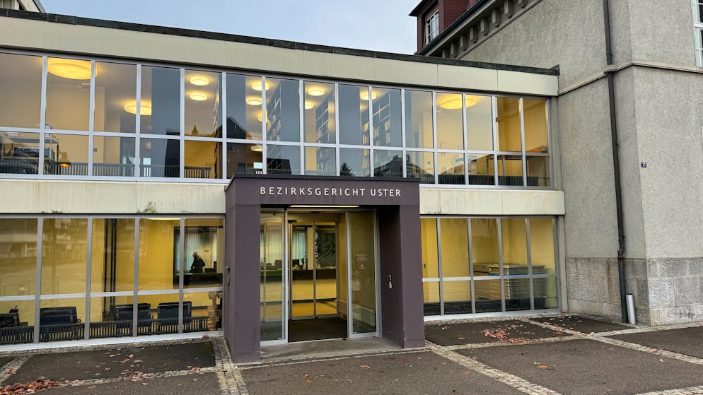 Prozess in Uster ZH. Ehemann fixiert und angezündet – Fabienne T. verurteilt