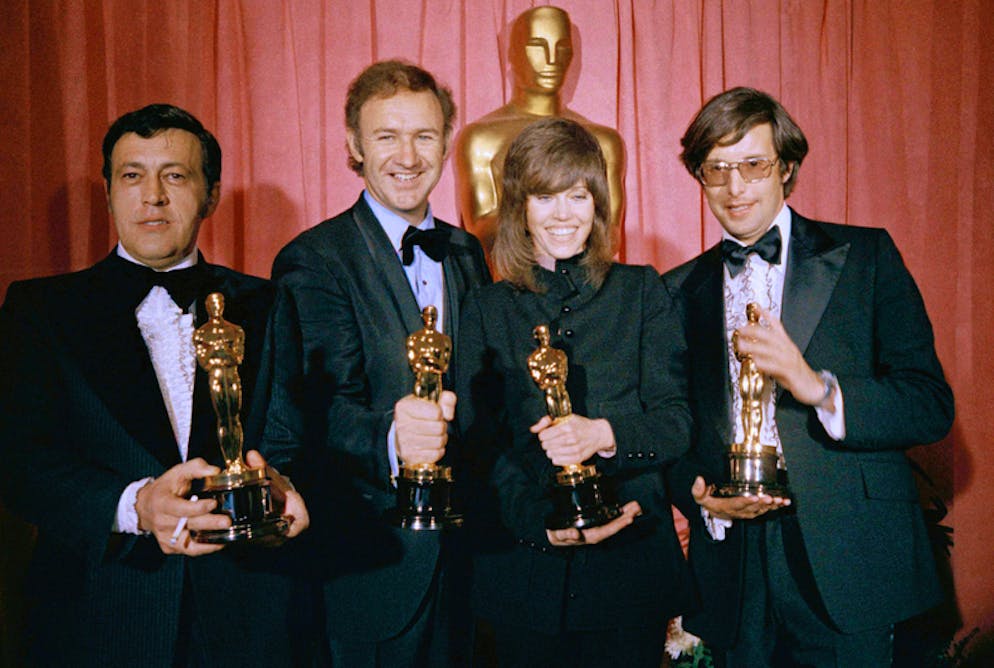 Gene Hackman und Betsy Arakawa tot im Haus aufgefunden. William Friedkin, Gewinner des Preises für die beste Regiearbeit für «The French Connection», Jane Fonda, Gewinnerin des Preises für die beste Schauspielerin in «Klute», Gene Hackman, Gewinner des Preises für den besten Schauspieler für «The French Connection» und Produzent Philip D'Antoni, Gewinner des Preises für den besten Film für «The French Connection», posieren im Presseraum bei der Oscar-Verleihung 1972 (v. r.n.l.).