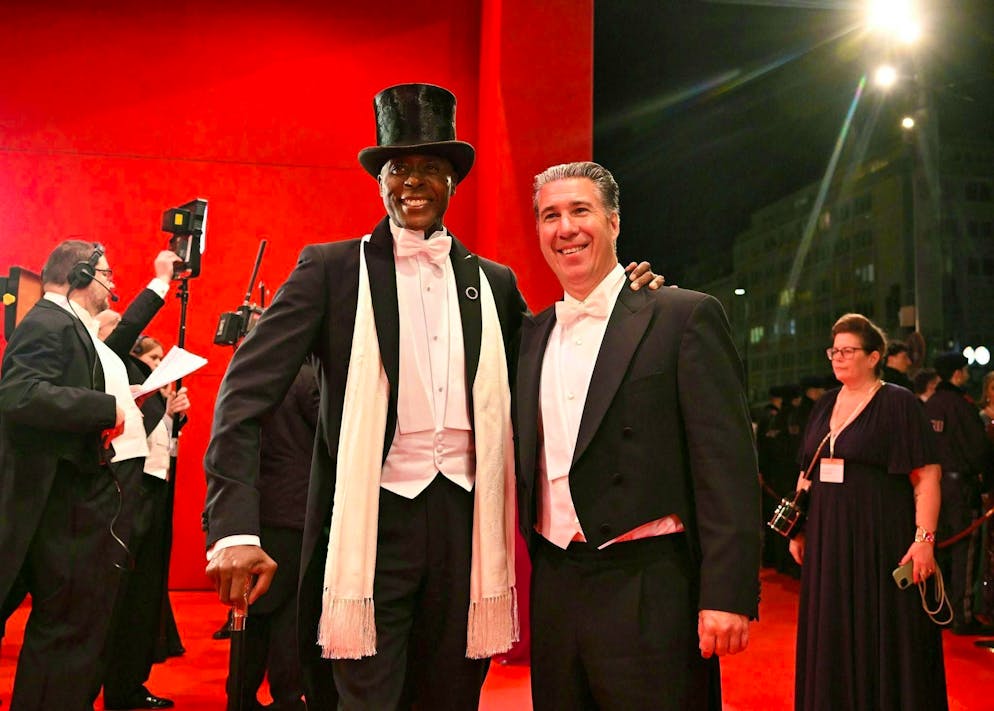 Vienna Opera Ball glitters without Richard Lugner with starlets instead of stars. Model and TV star Bruce Darnell (left) felt completely at home on the red carpet.