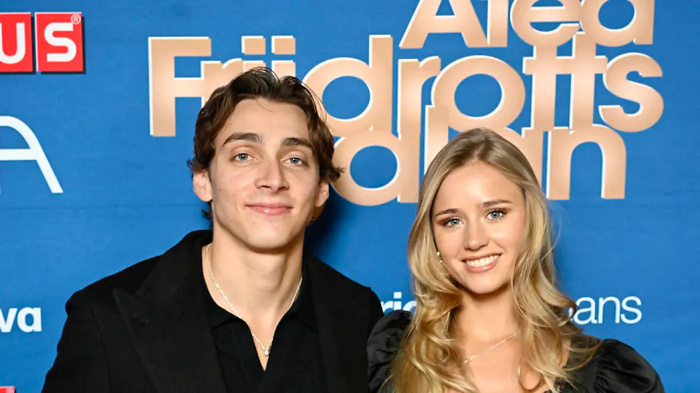 Der Stabhochsprung-Weltrekordler Armand Duplantis - hier zusammen mit seiner Freundin Desiré Inglander - an einer Gala im Januar 2025 in Stockholm