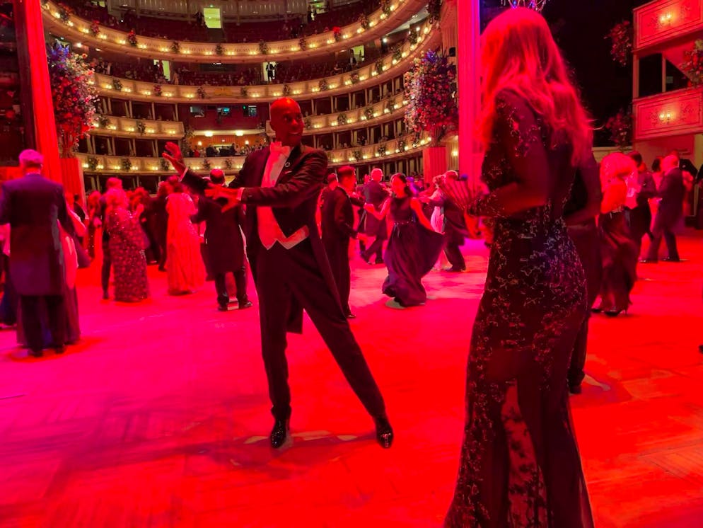 Vienna Opera Ball glitters without Richard Lugner with starlets instead of stars. Model and "Supertalent" judge Bruce Darnell put on a hot performance.