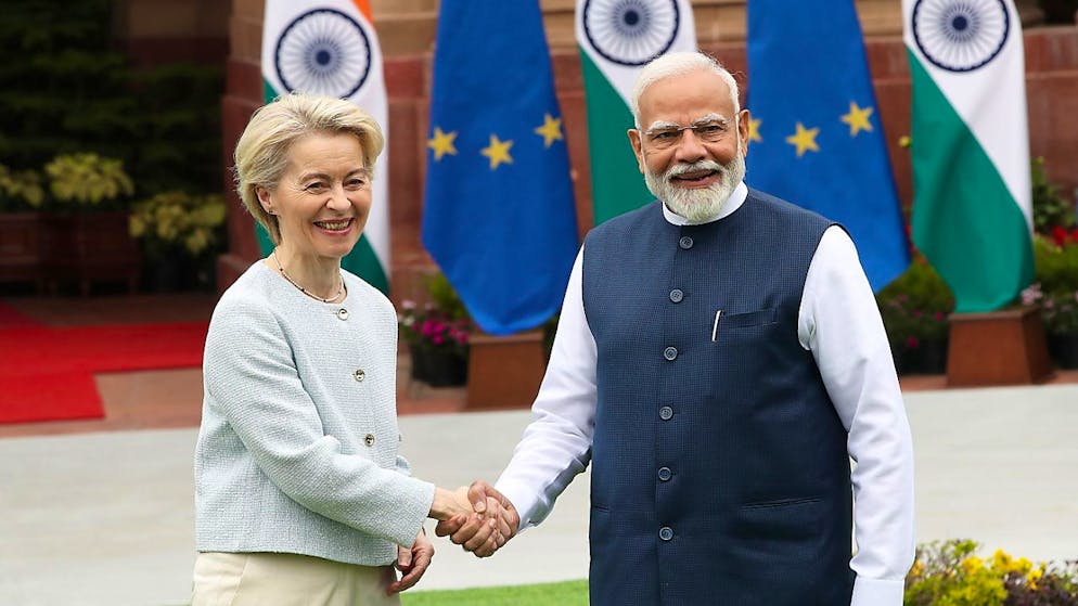 La presidente della commissione europea Ursula von der Leyen con il premier indiano Narendra Modi