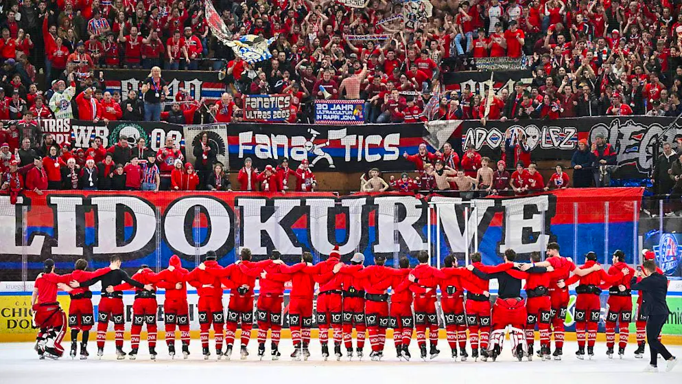 Lakers send Servette on vacation, season ends for Biel too - Gallery. Rappi's fan curve celebrates its heroes