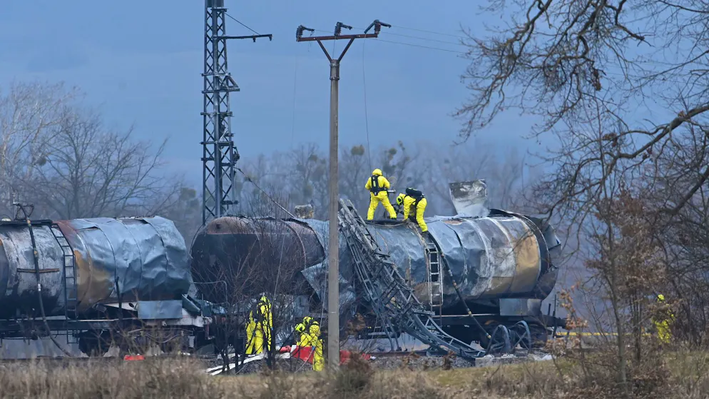 Tschechien: Brand von Güterzug mit Benzol unter Kontrolle - Gallery. Der Brand ist mittlerweile unter Kontrolle.