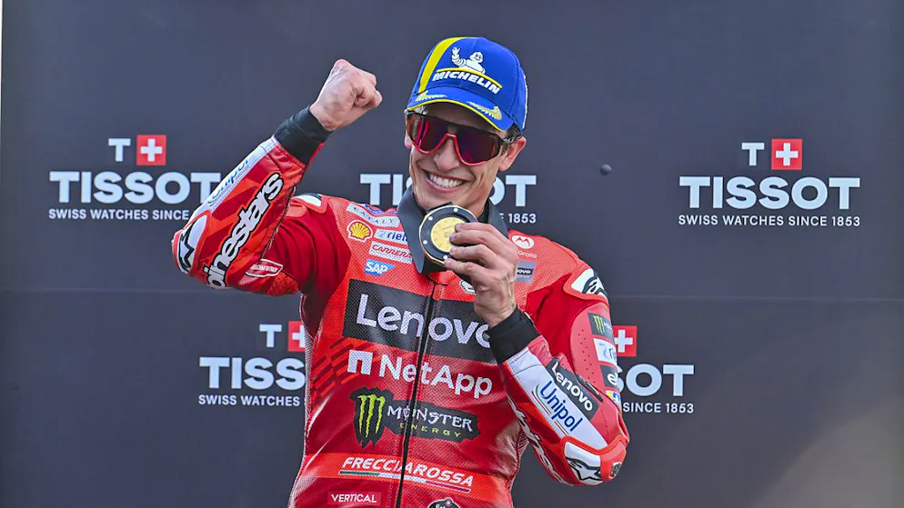 Marc Marquez freut sich über seinen Sprintsieg beim GP von Thailand.