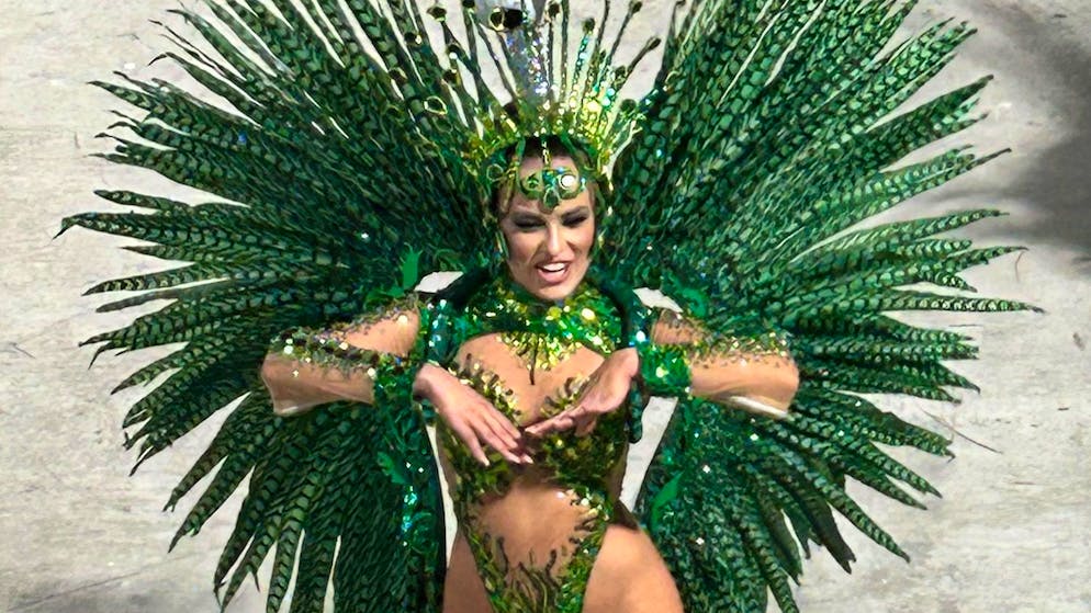 Karneval in Rio startet mit berühmten Umzügen im Sambodrom - Gallery. Die aufwendigen Kostüme und heissen Rhythmen begeistern Millionen Fernsehzuschauer in aller Welt.