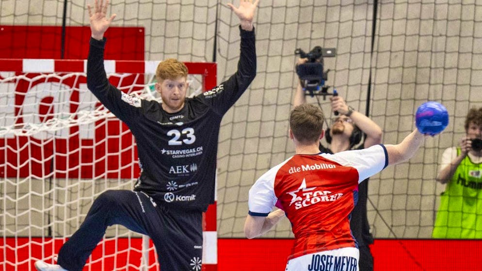 Kriens-Lucerne beats Wacker Thun in the last second - Gallery. The decision: Luca Sigrist sinks the seven-meter penalty in the last second against Wacker's goalie Flavio Wick