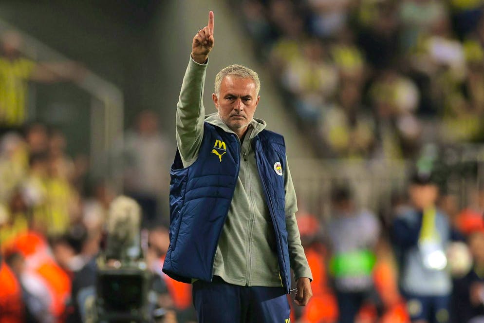 The derby and its protagonist: "Fener" coach José Mourinho.
