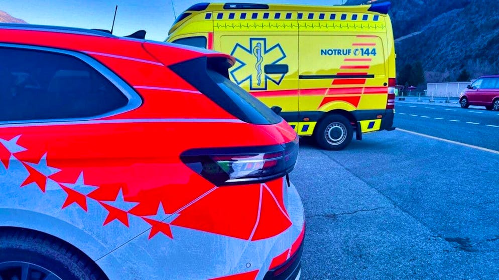 A man died in an explosion in Raron. Another person was seriously injured.