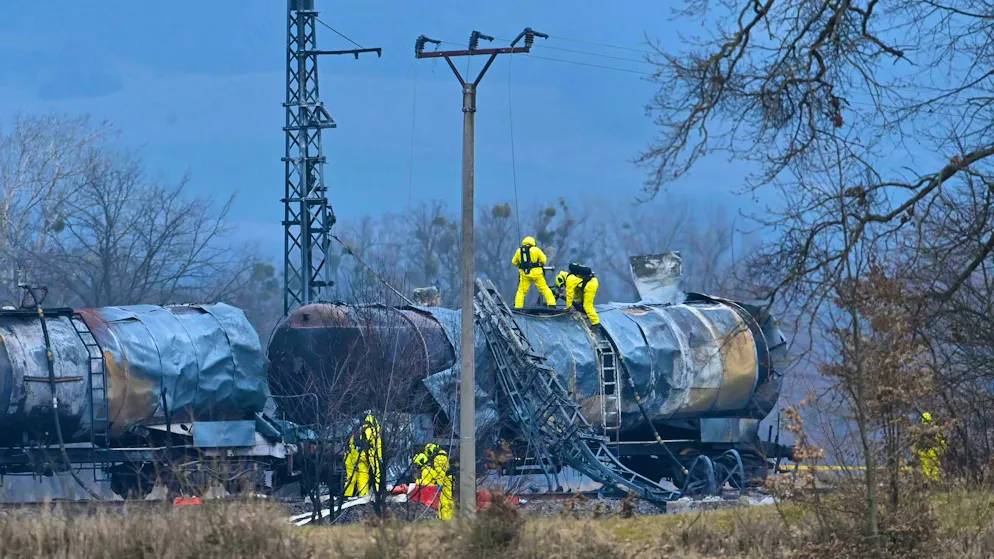 Czech Republic: Freight train fire with benzene under control - Gallery. The fire is now under control.