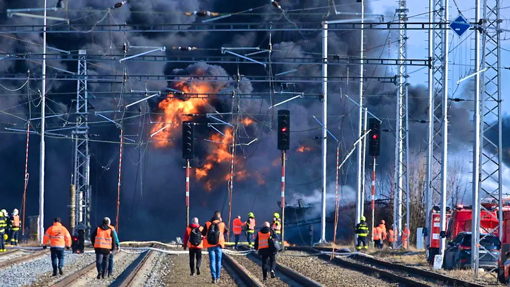 A freight train carrying toxic and carcinogenic benzene derailed in the Czech Republic. Photo: Peøina Ludìk/CTK/dpa