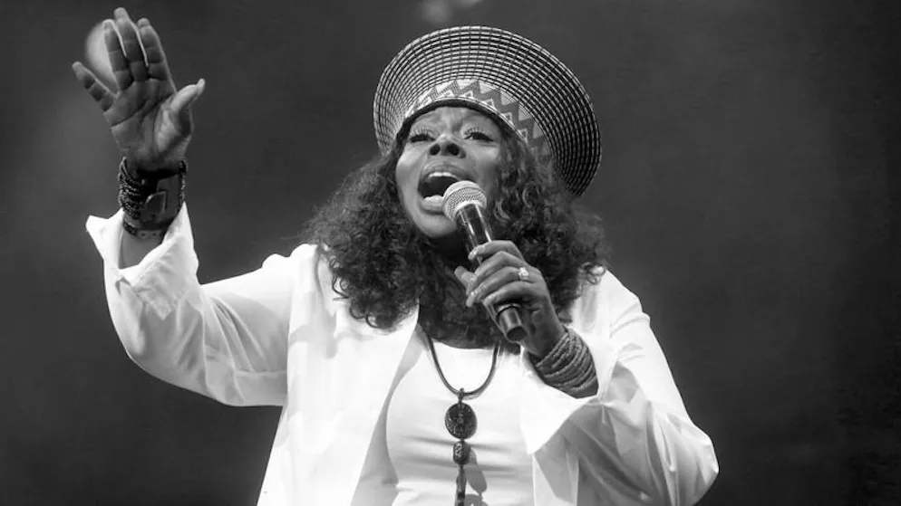 US-Sängerin Angie Stone performt beim 16. jährlichen Cape Town Jazz Festival im Cape Town International Convention Centre. Die US-Soulsängerin Angie Stone ist im Alter von 63 Jahren bei einem Verkehrsunfall gestorben. (Archivbild)