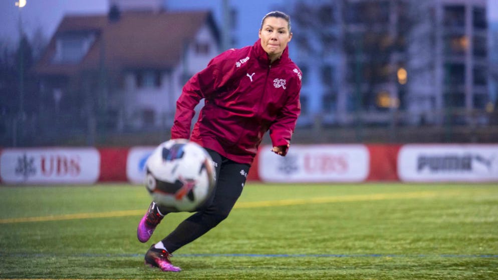 Ramona Bachmann ist seit Jahren das Gesicht der Schweizer Frauen-Nati: Gegen Island und Norwegen kam das werdende Mami allerdings nicht zum Einsatz.