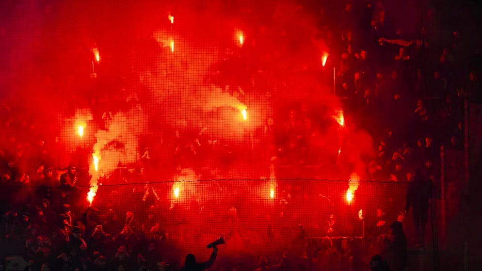 Super League. Multiples débordements : le derby lémanique vire au chaos