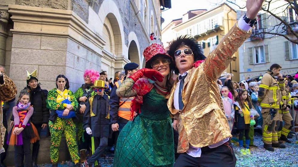 Over 40,000 people at the carnival parade in Bellinzona - Gallery. The Bellinzona carnival is called "Rabadan" and is considered one of the largest and most important in Ticino.