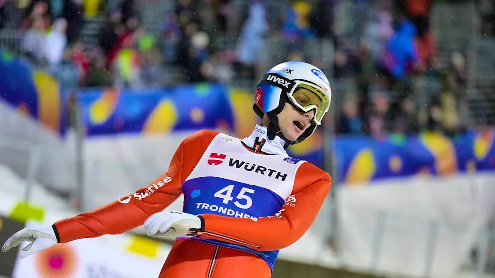 Disappointing start to the World Championships: Ski jumper Gregor Deschwanden shakes his head after 14th place on the small hill