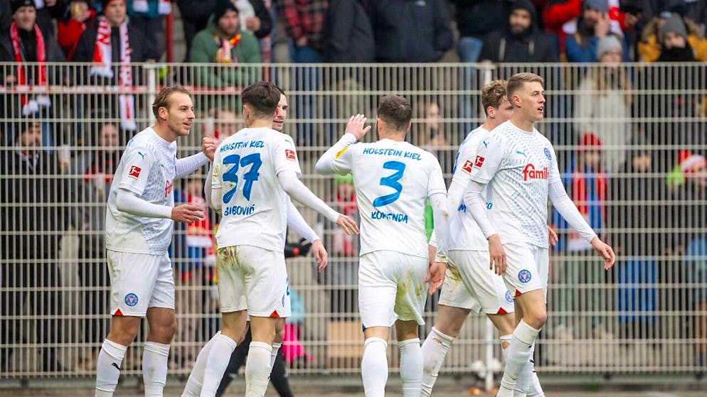 Armin Gigovic jubelt mit den Kielern über das 1:0