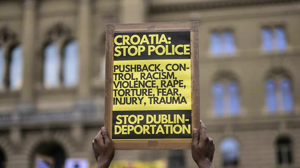 2023 Demonstrators protest against the deportation of refugees to Croatia on the Bundesplatz in Bern. (archive photo)