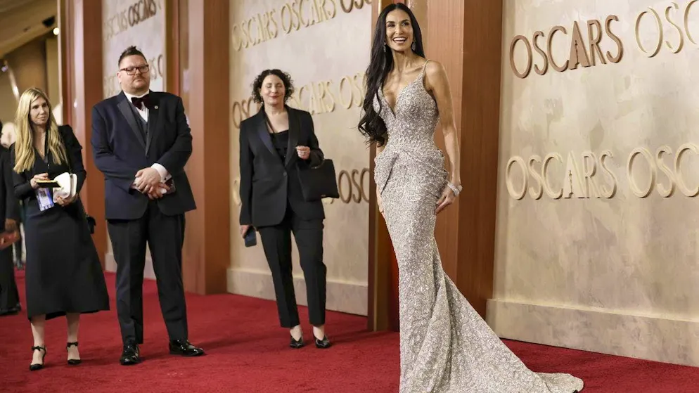 Demi Moore on the red carpet. The US actress is nominated in the "Best Actress" category and has been the subject of Oscar rumors for months.