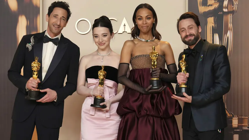 Vier Gewinner*innen mit ihren Oscars (von links nach rechts): Adrien Brody ist bester Hauptdarsteller («The Brutalist»), Mikey Madison ist beste Hauptdarstellerin («Anora»), Zoë Saldaña ist beste Nebendarstellerin («Emilia Perez») und Kieran Culkin bester Nebendarsteller («A Real Pain»).