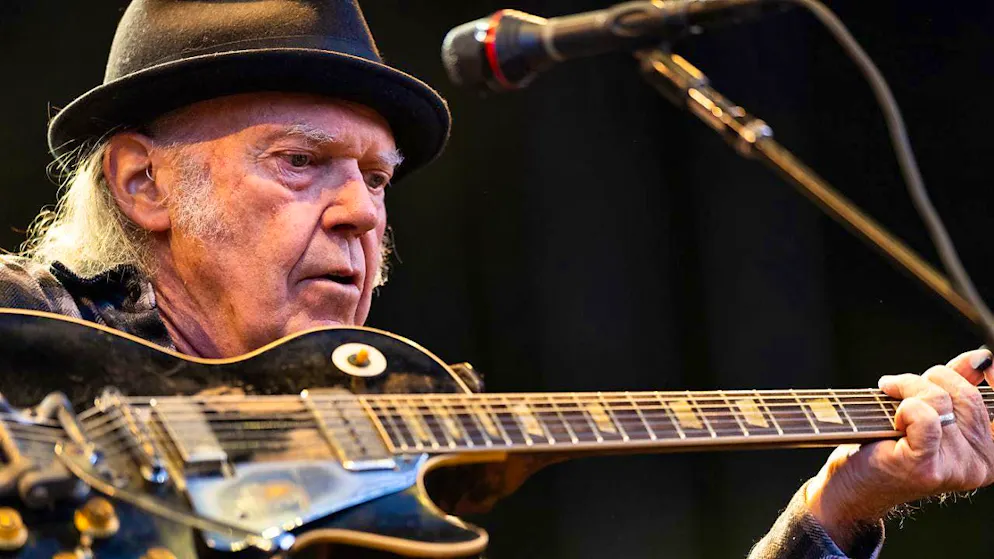 Old master and folk rock star Neil Young wants to perform in Ukraine for the first time ever. His tour is to start there with a free concert. (archive picture)