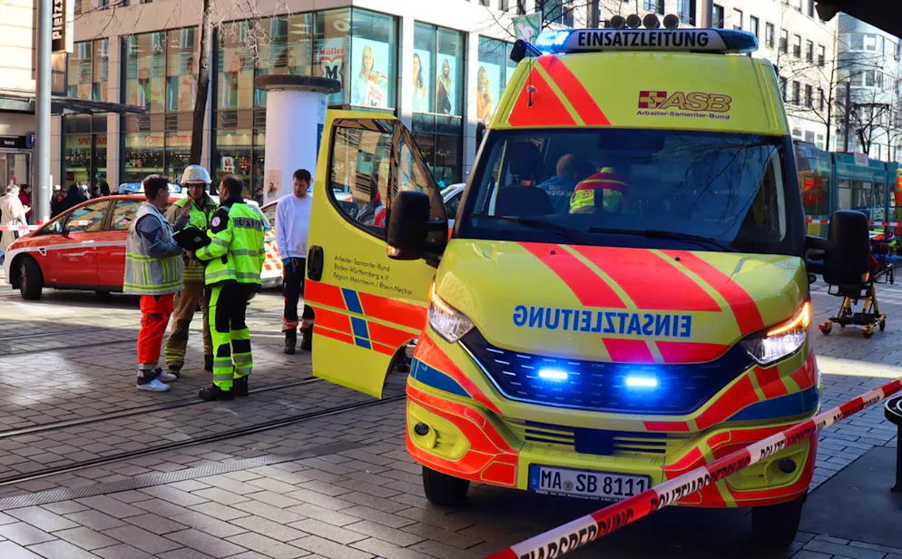 Zahlreiche Einsatzkräfte sind in Mannheim im Einsatz.