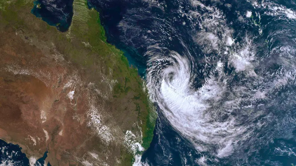 Cyclone off Australia: Extreme rower rescued from distress at sea - Gallery. Cyclone "Alfred" is moving towards the coast of Queensland. 