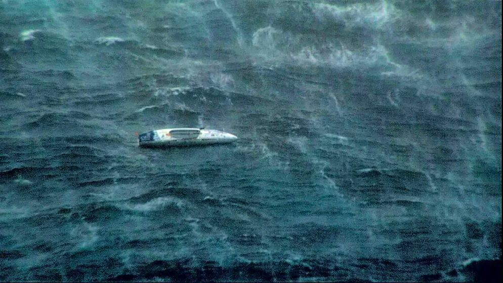 Cyclone off Australia: Extreme rower rescued from distress at sea - Gallery. The rower Aurimas Mockus was in distress in the Coral Sea due to storm "Alfred".
