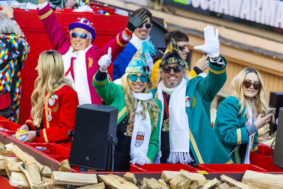 Die Geissens fuhren in diesem Jahr zum ersten Mal auf einem Zugwagen am Kölner Karneval mit. 