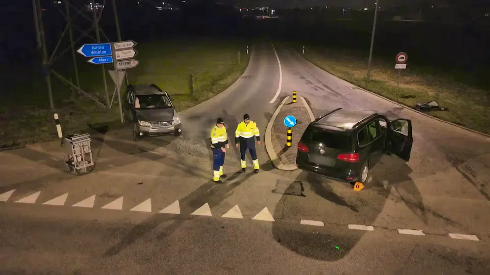 Waltenschwil. Two people suffered life-threatening injuries in the collision.