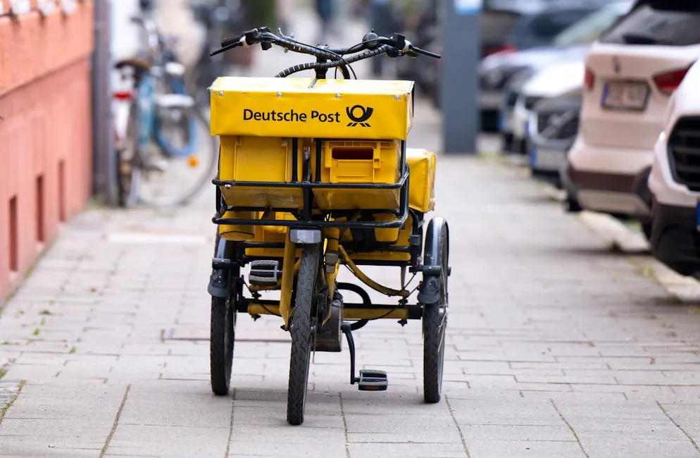 Die Deutsche Post will ihre Kosten senken.