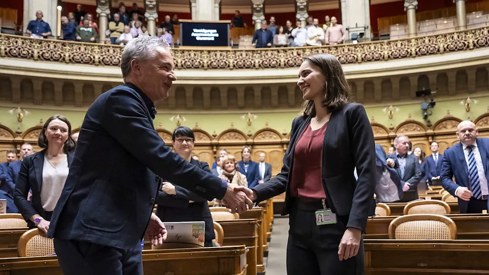 Die neuen Berner Nationalratsmitglieder Ueli Schmezer (SP) und Fabienne Stämpfli (GLP) sind seit Dienstag im Amt.