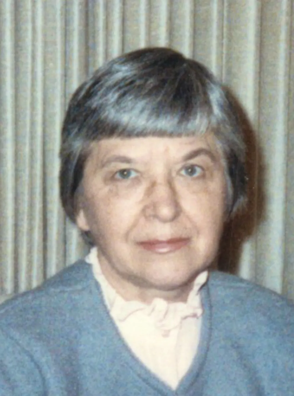 Stephanie Kwolek erfand Kevlar, eine hitzebeständige Superfaser, die fünfmal stärker als Stahl ist.