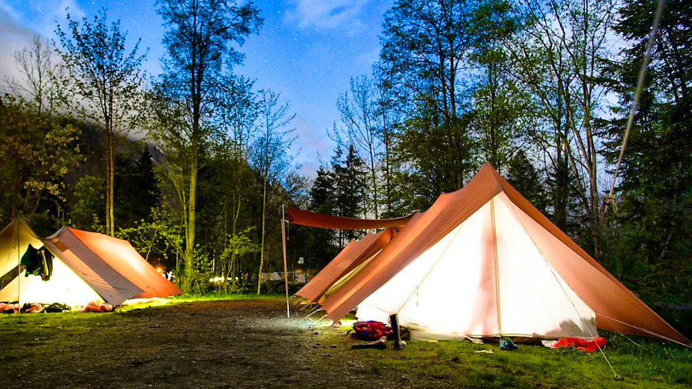 The tent brand Spatz, which is popular with scouts, is being taken over by the company Zelthangar in Effretikon. Among other things, the aim is to bring the production of Spatz tents back to Switzerland.