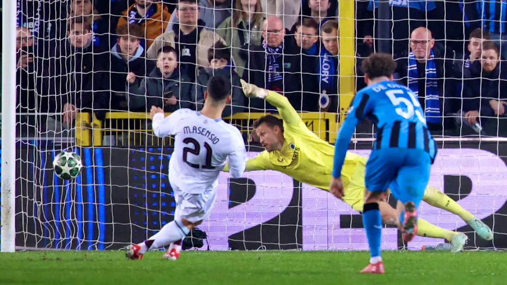 Aston Villas Marco Asensio sorgt in Brügge mit seinem Penaltytreffer für den Endstand zum 3:1