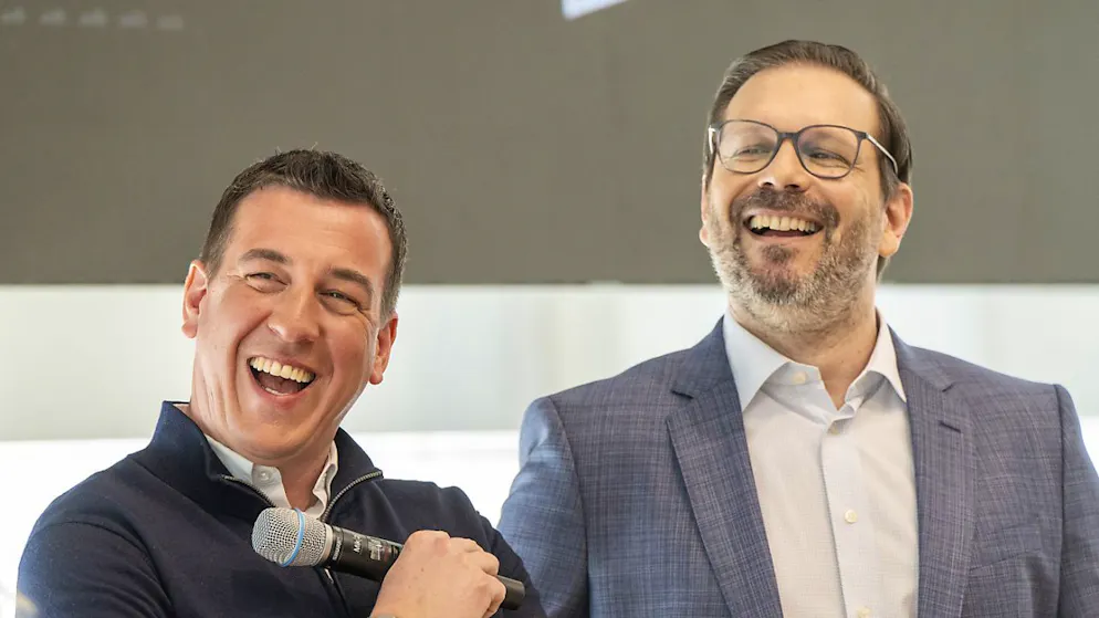 Die beiden Executive Producer des Eurovision Song Contest 2025 in Basel, Moritz Stalder und Reto Peritz, präsentierten sich am Medienanlass vom Dienstag in bester Laune.